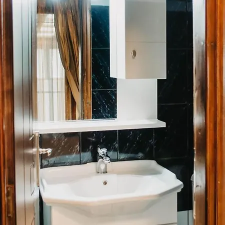 Obrava Double With Balcony Overlooking The Inner Courtyard Apartment Kotronion (Trikala)
